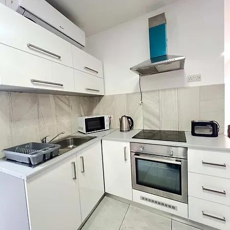 Swieqi Modern 3 Bdr Flat By Pmi Malta Apartment